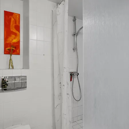 Bad, Lejl, 61 Apartment